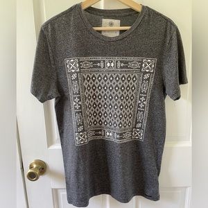 ON THE BYAS Men’s Tshirt